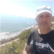 Se imparten clases de defensa personal,( krav maga)
